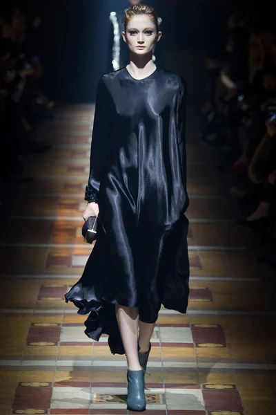 Look 18